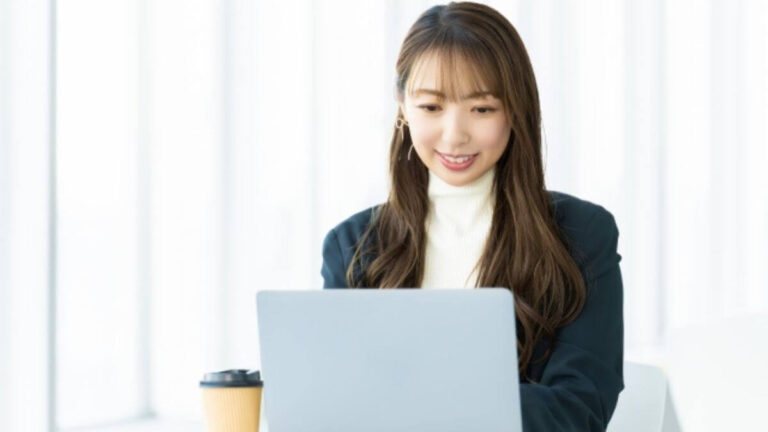 気を使いすぎて疲れる理由と改善方法13選|疲れてしまう人の特徴や起こる悪影響とは?